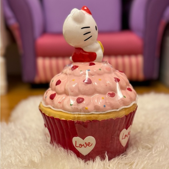 Hello Kitty ceramic cupcake canister - Picture 4 of 6